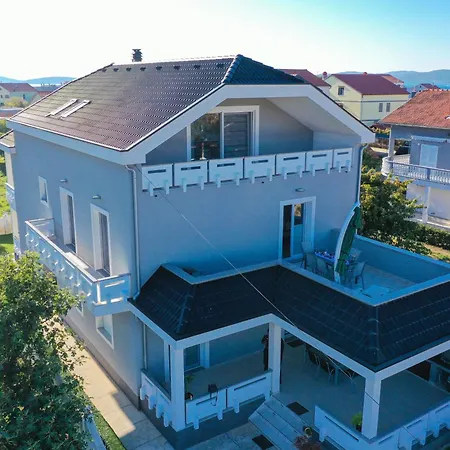 Ferienwohnung in Sukošan mit Großer Terrasse Apartment *
