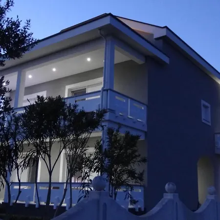 Ferienwohnung in Sukošan mit Großer Terrasse *