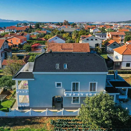 Ferienwohnung in Sukošan mit Großer Terrasse Apartment *