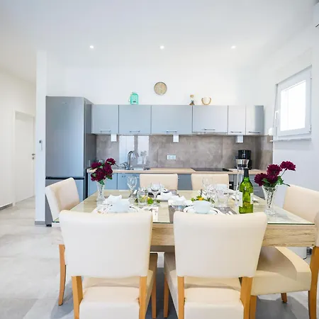 Ferienwohnung in Sukošan mit Großer Terrasse Apartment *