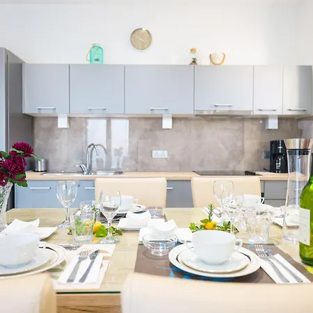 Ferienwohnung in Sukošan mit Großer Terrasse Apartment