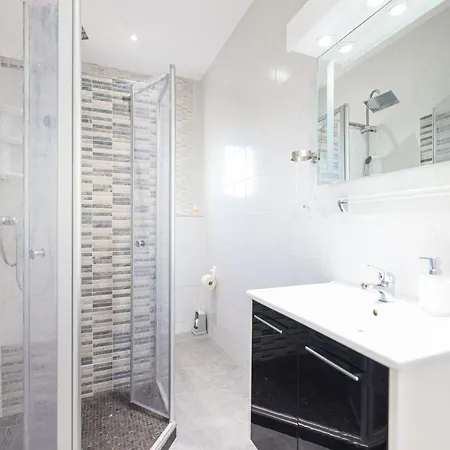Ferienwohnung in Sukošan mit Großer Terrasse Apartment *