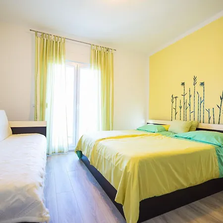 Ferienwohnung in Sukošan mit Großer Terrasse Apartment *