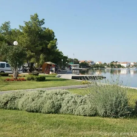 Apartment Ferienwohnung in Sukošan mit Großer Terrasse