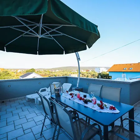 In Mit Grosser Terrasse Sukosan