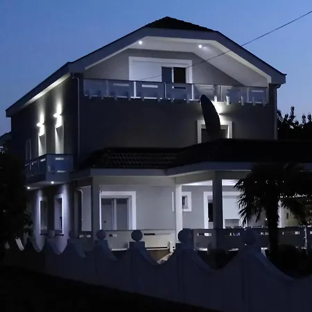 Apartment In Mit Grosser Terrasse